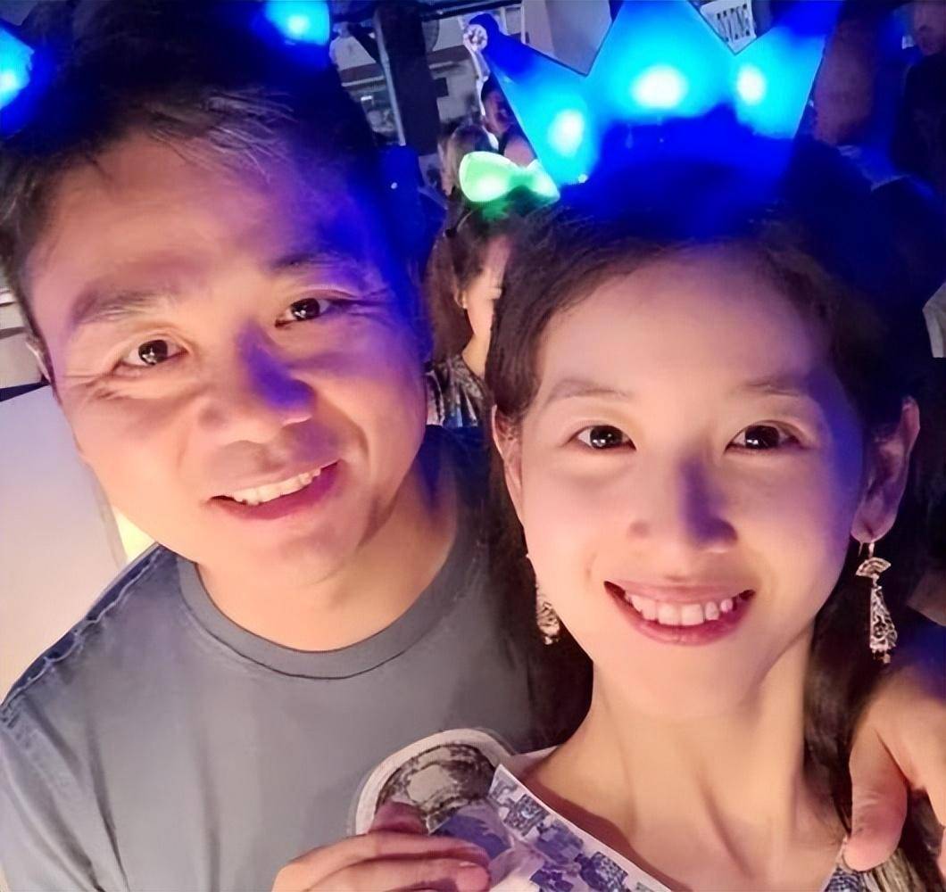 刘强东仅比丈母娘小5岁!看到丈母娘颜值,叫妈真的合适吗?