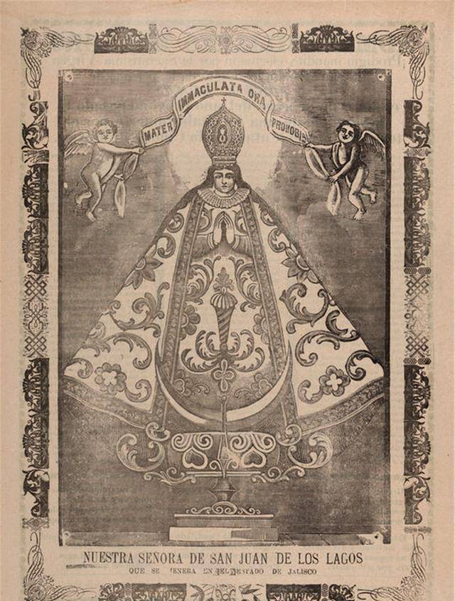 身穿金色长袍,披着星光闪闪的蓝色披风,跨越种族的瓜达露佩圣母