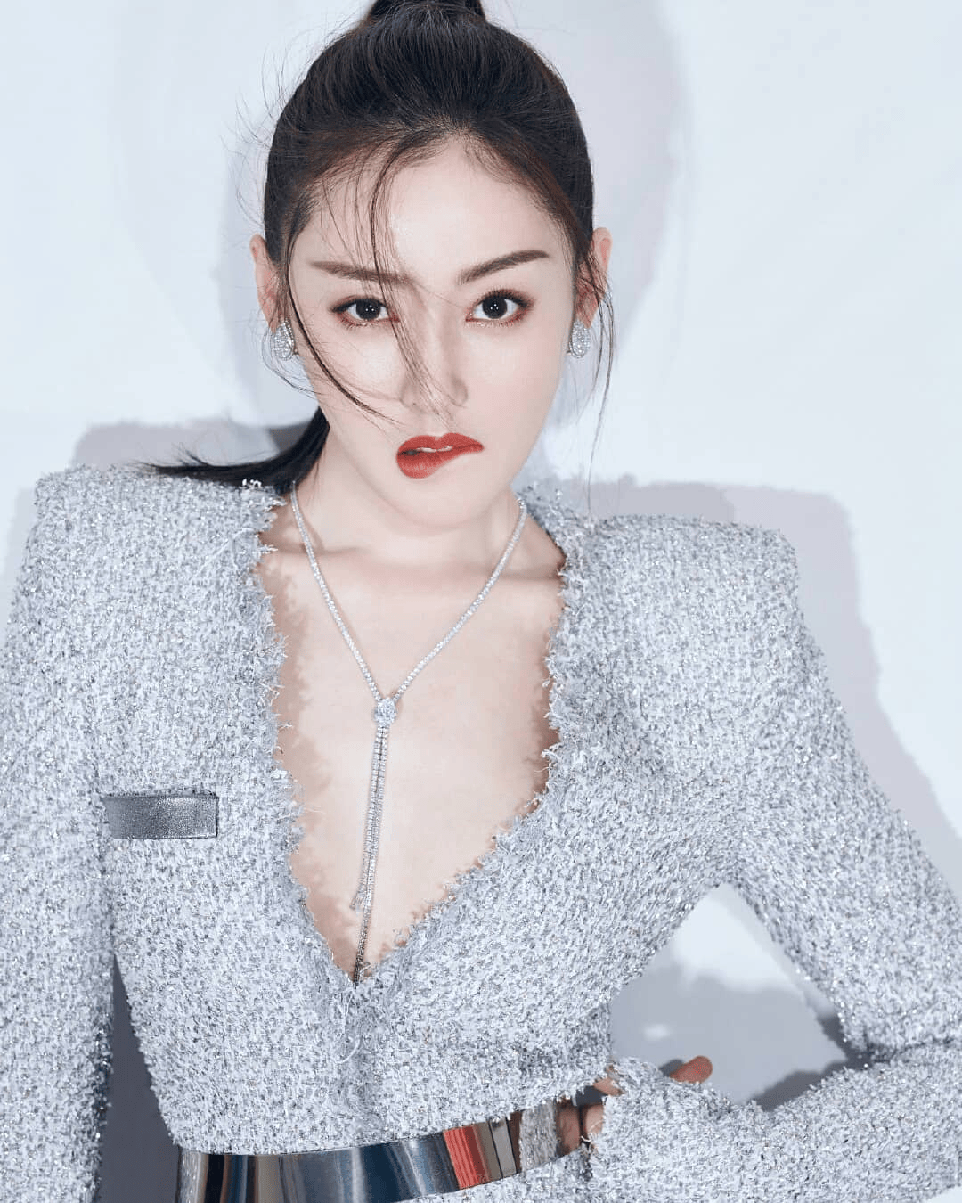 张天爱的腰臀线条太绝了,腰臀比好绝啊!_身材_人们_优势