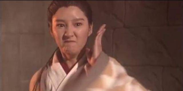 原来最懂李莫愁的是杨过?杨过两次抱住李莫愁,李莫愁却没动杀心