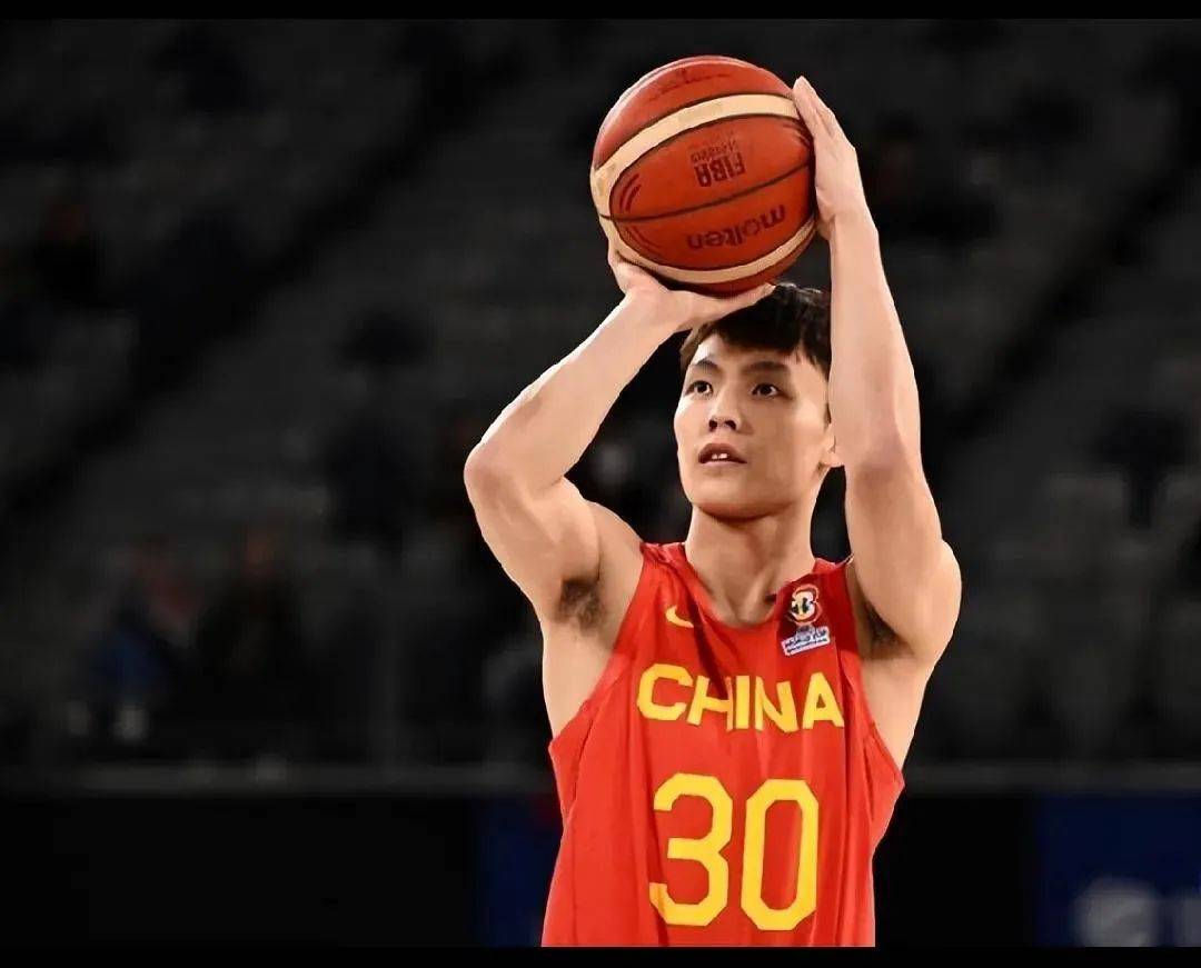 周琦的入选毋庸置疑,也在侧面证明他的腰伤已经没有任何问题