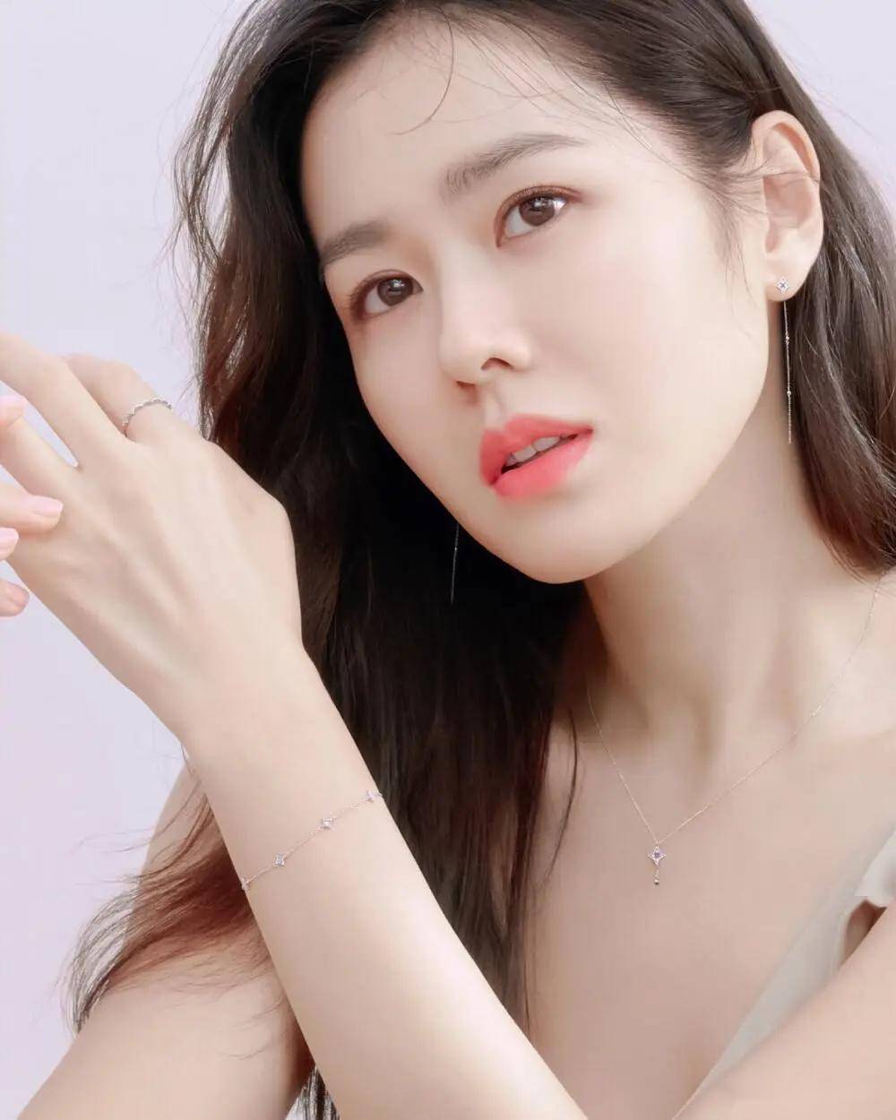 南韩极品孙艺珍写真,女神范儿十足,让人心动不已!