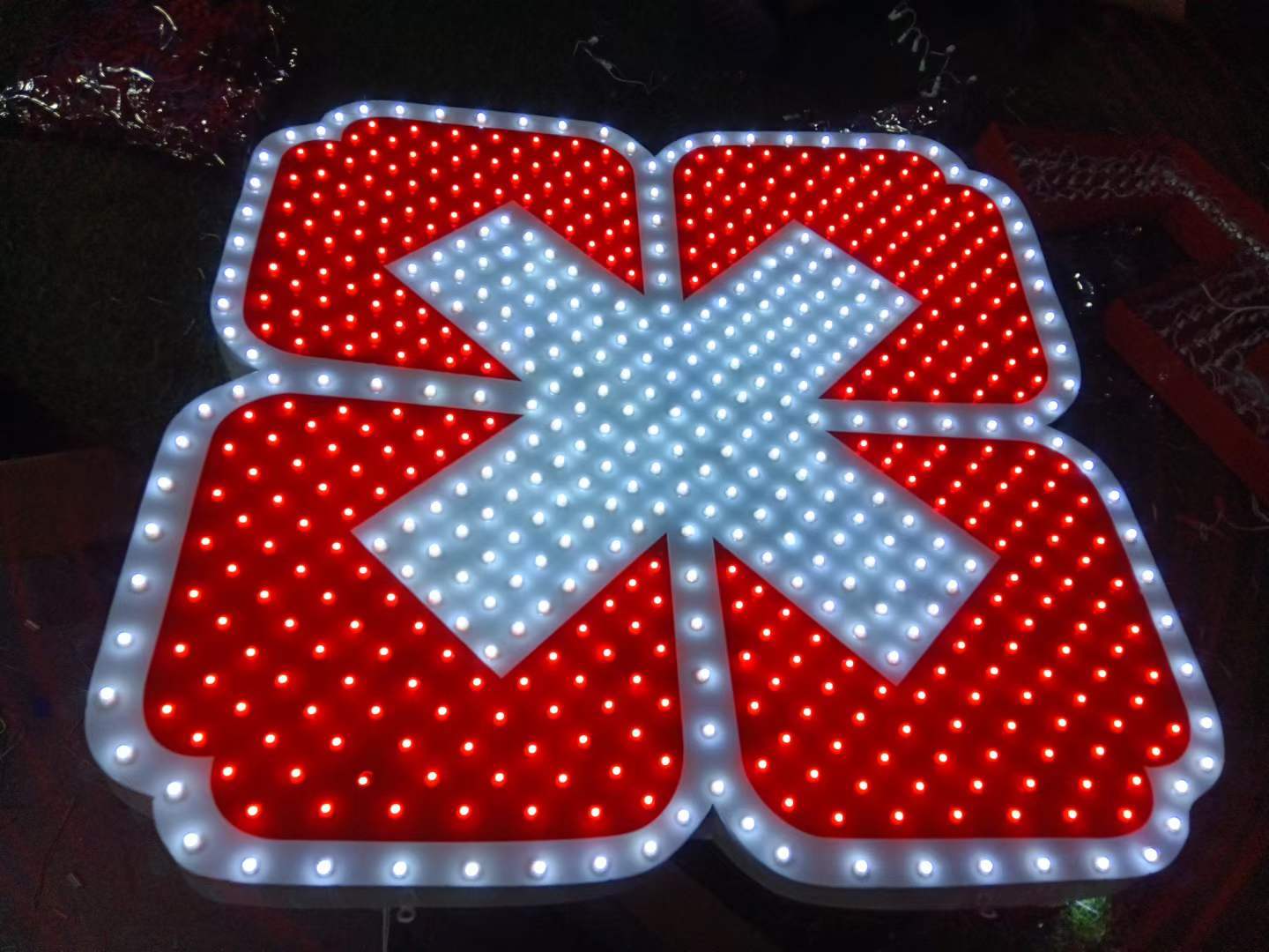 多元化广告:镀锌铁皮不锈钢冲孔发光字