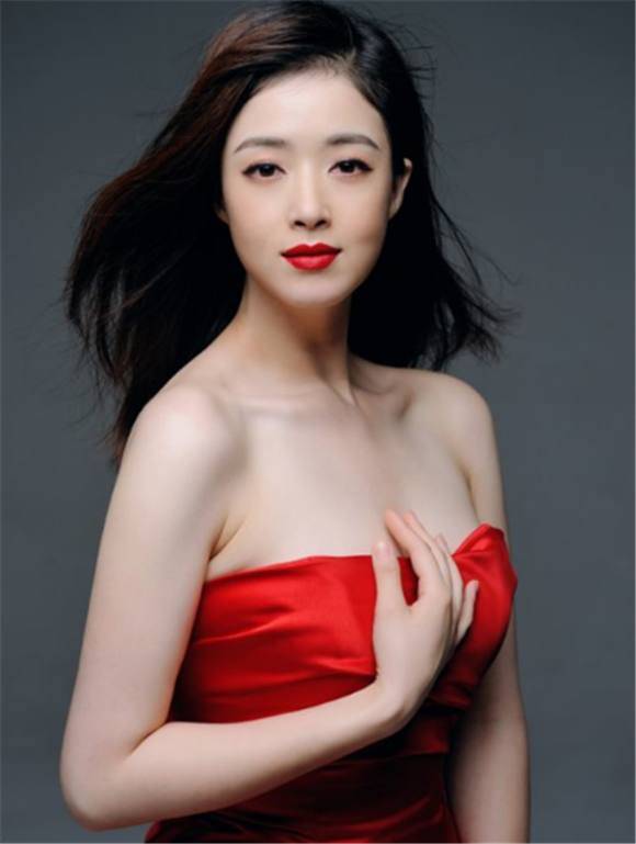 蒋欣:微胖界天花板!41岁身材前凸后翘,事业更是风生水起