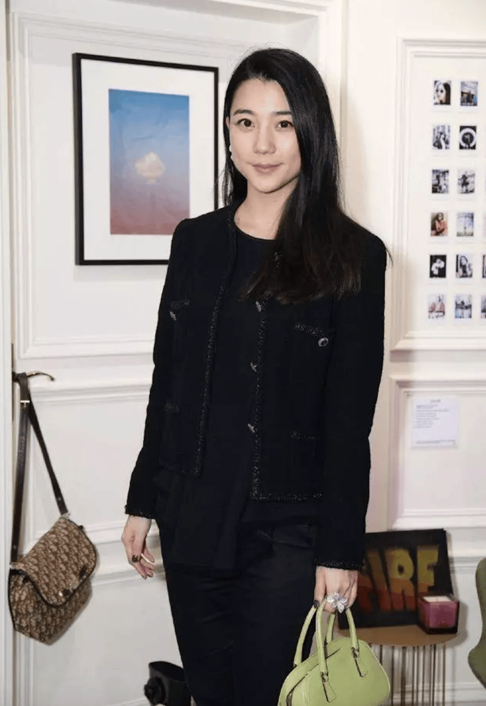 陈冠希前任杨永晴近照曝光,穿碎花裙气质淡雅,结婚生女后仍美丽