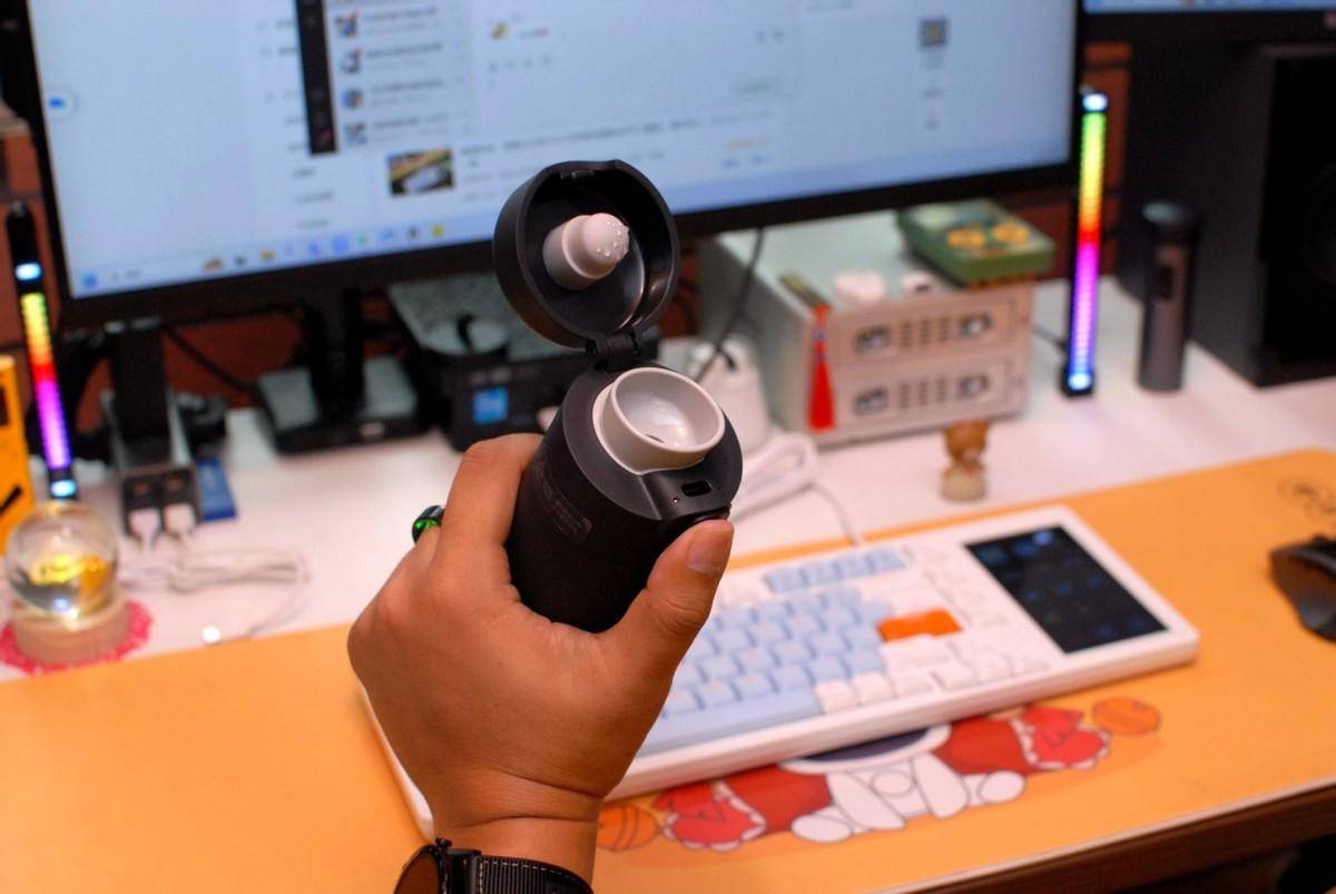 米家弹盖保温杯:一键操作,优雅随行,温暖每一刻