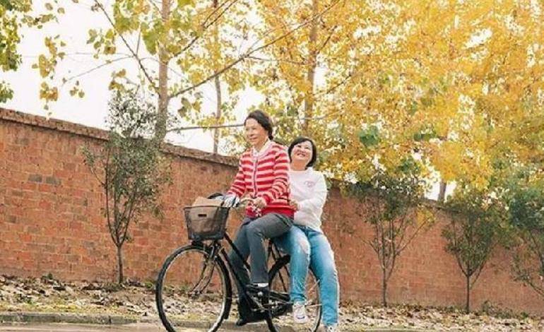 80年代买一辆凤凰牌自行车，要全家人做决定，攒钱数月才能买得起_搜狐汽车_搜狐网