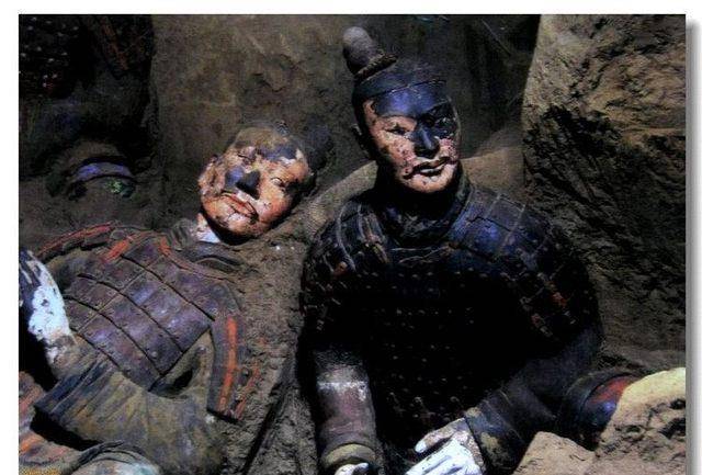 现存兵马俑都是"假"的?这才是兵马俑真实的样子,没多少人见过