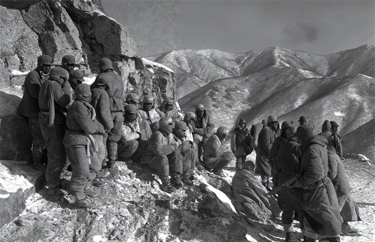 北极熊团最后12小时:被自家飞机炸成火海,卡车满载伤员摔下悬崖