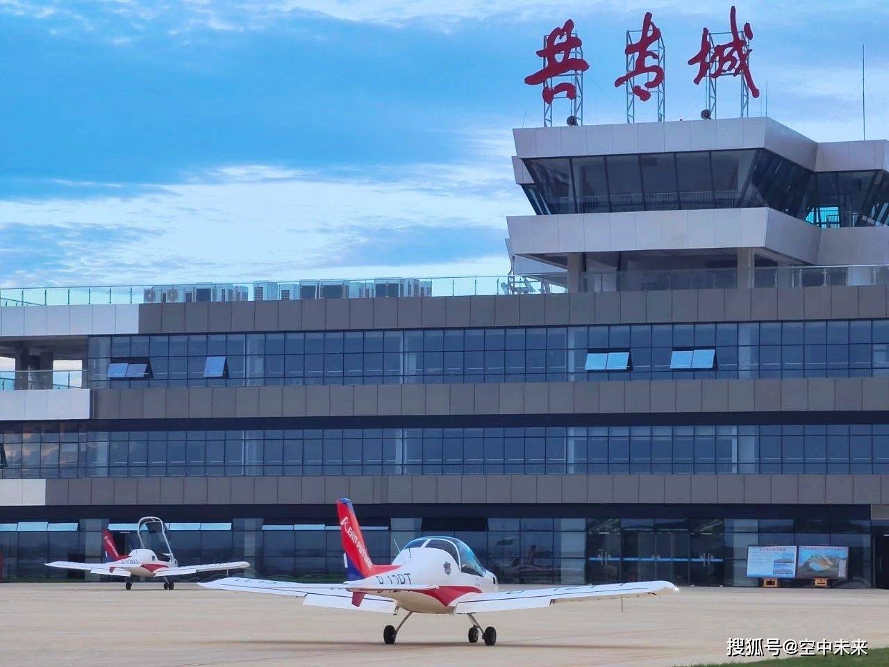 等多个领域,基地拥有江西省市场化运营,环鄱阳湖a1类跑道型通用机场