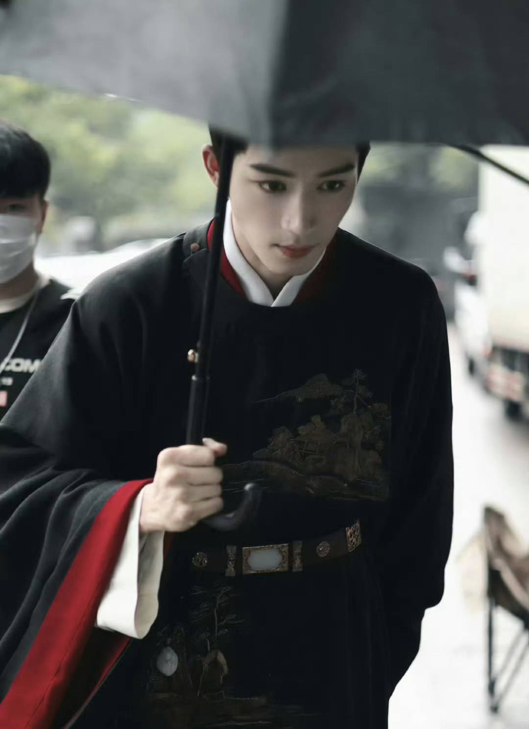 吴谨言反击王星越：眼线指控背后的真相！-吴谨言眼睛凸