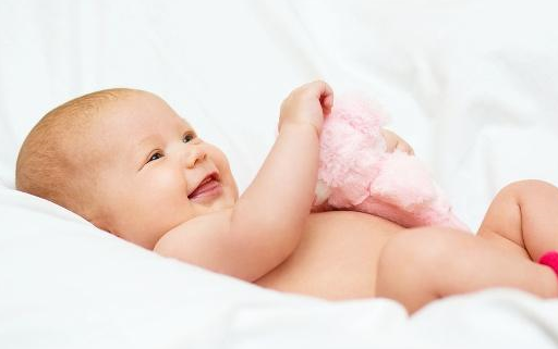 宝宝睡觉的最佳姿势是什么？你家宝宝是不是赢了这个睡姿？_肌肉_影响_骨骼