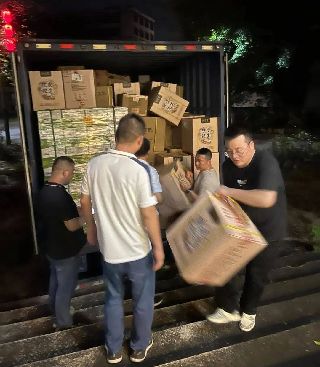 理事单位广州增城区新塘粮食管理所有限公司协助接收并派车运送物资