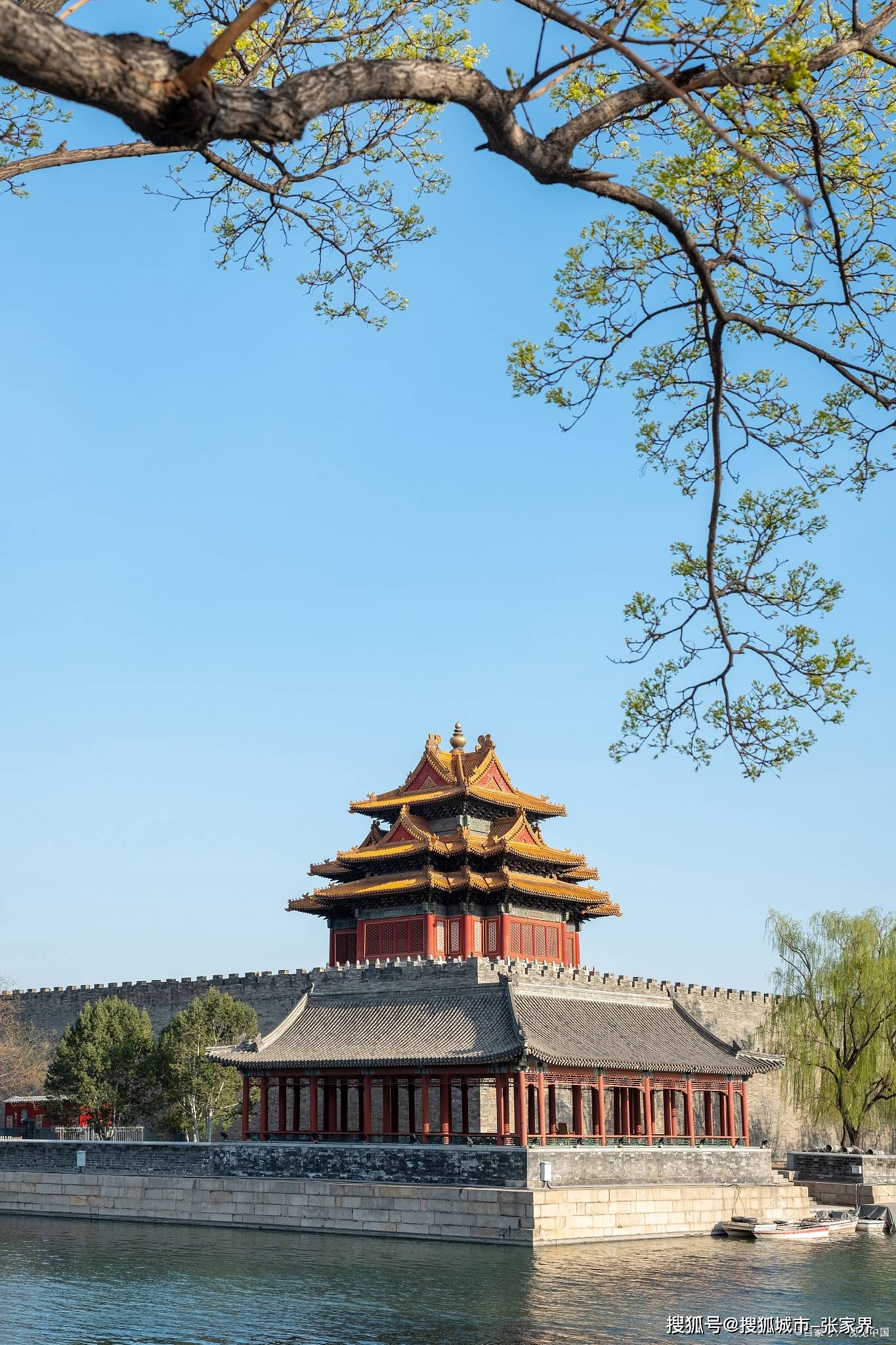 它既有深厚的文化底蕴,又充满了现代的都市气息.