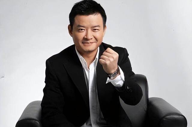 李佳明:事业巅峰时被"劝"到国外镀金,归来却难现曾经的辉煌