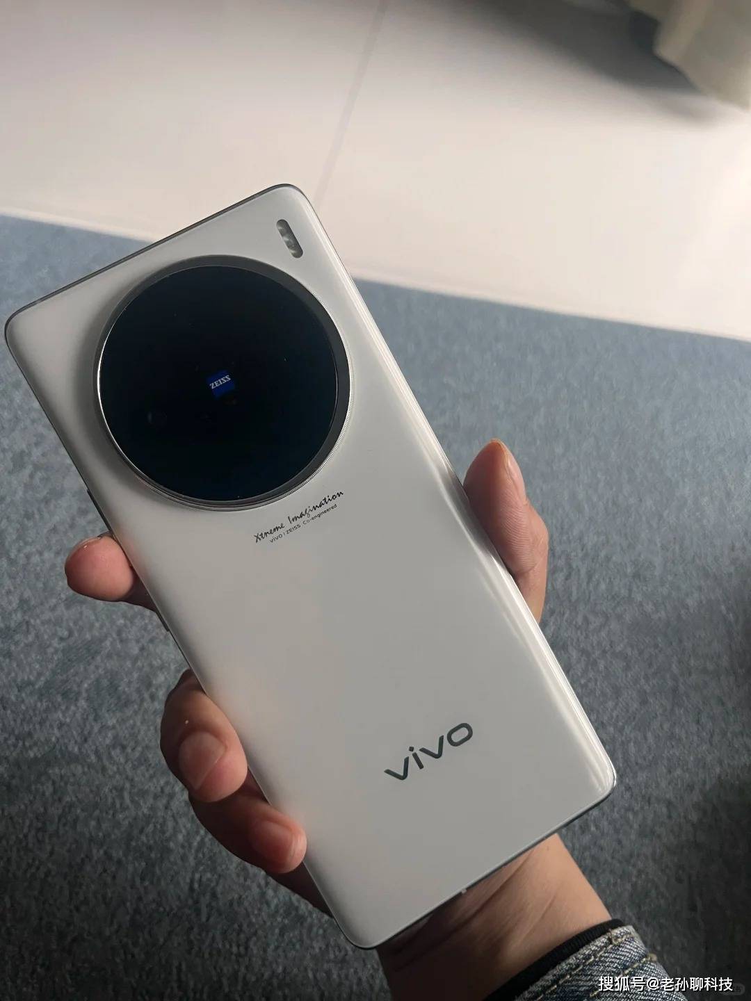 vivo x200系列曝光:四曲面屏,6000毫安电池,潜望镜头