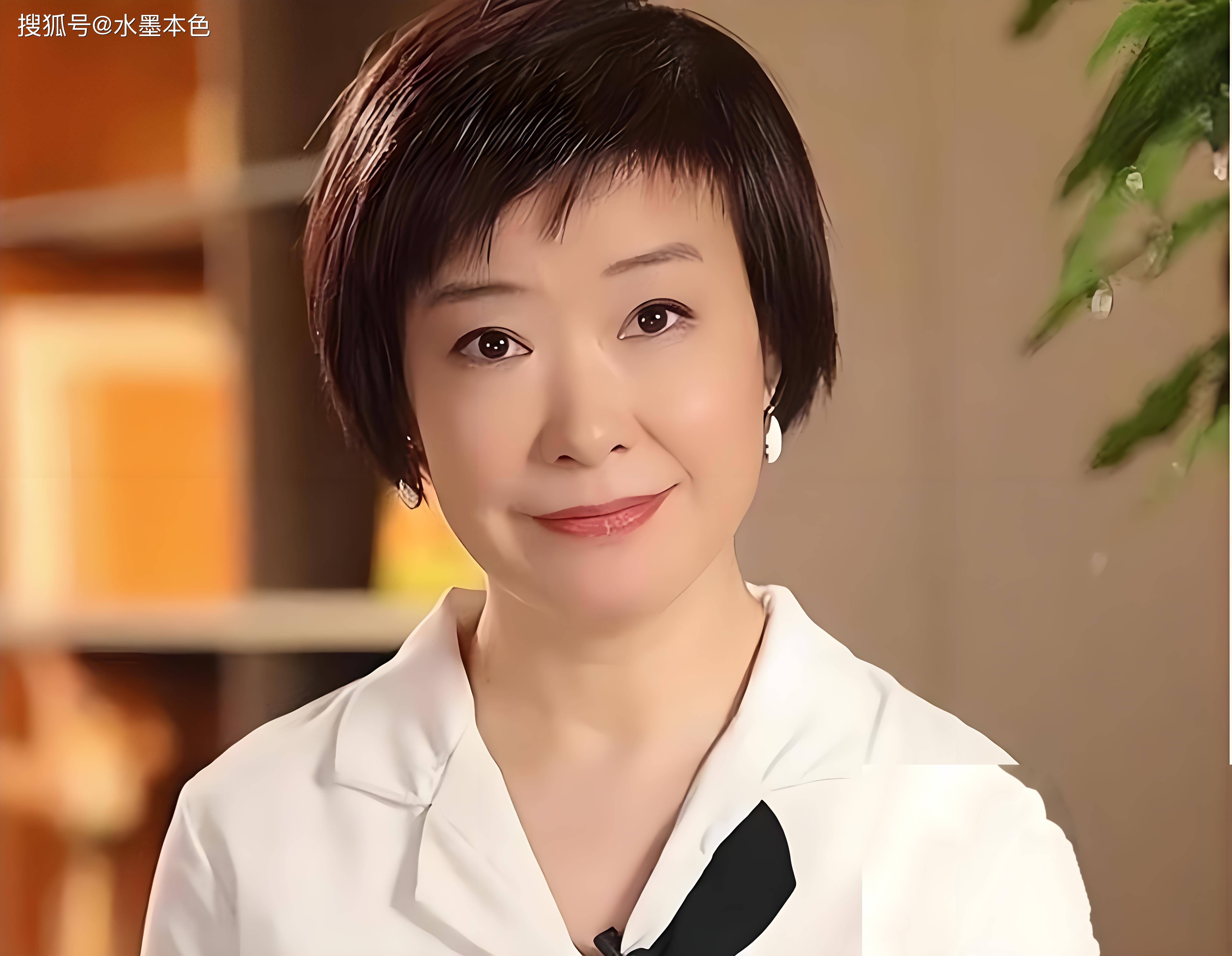 她是央视台长的女儿,22岁嫁初恋,23岁进央视,结婚30年无儿无女_王雪纯