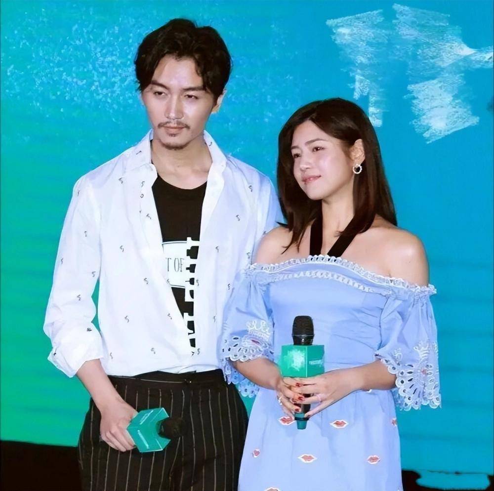 陈晓陈妍希婚变这事早有端倪,一个眼神显示:他俩是在浪费生命