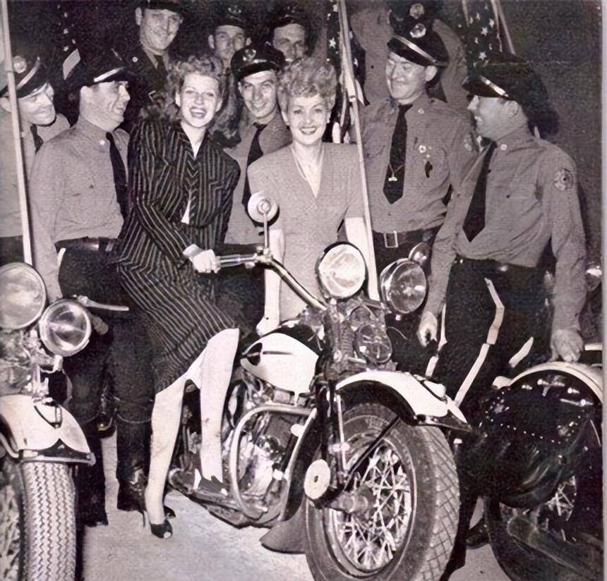 贝蒂葛莱宝:为一双美腿投保百万美元,旧丝袜拍出7.5万美元天价