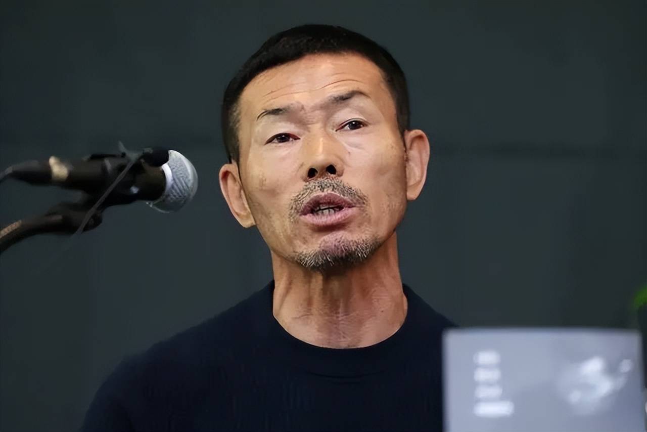 孙兴慜父亲被查:用角旗竿打学生,遭索赔数亿韩元