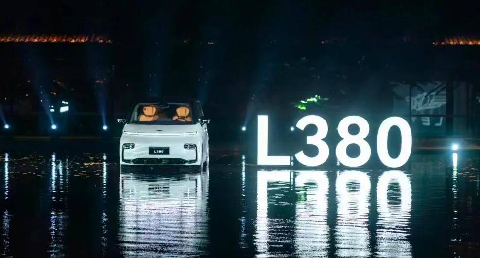 印象中的江南水乡,似乎烟雨朦胧才最具诗意,也只有青石小路,小桥流水