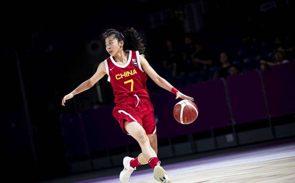u18女篮值得关注第三人:7号爱笑女孩徐凤威—充满灵气的球队大脑