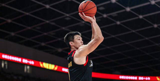 辽宁籍主教练轮岗,周鹏效仿西热模式执教深圳篮球队