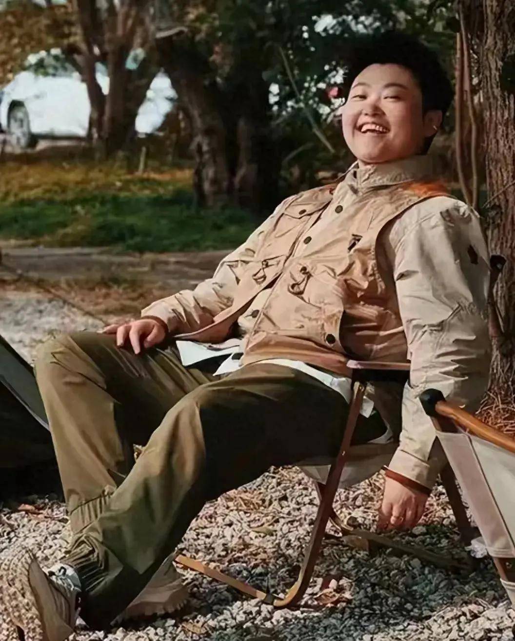 可点开一看,照片里的明明是个女生啊!这可把大家给整懵圈了.