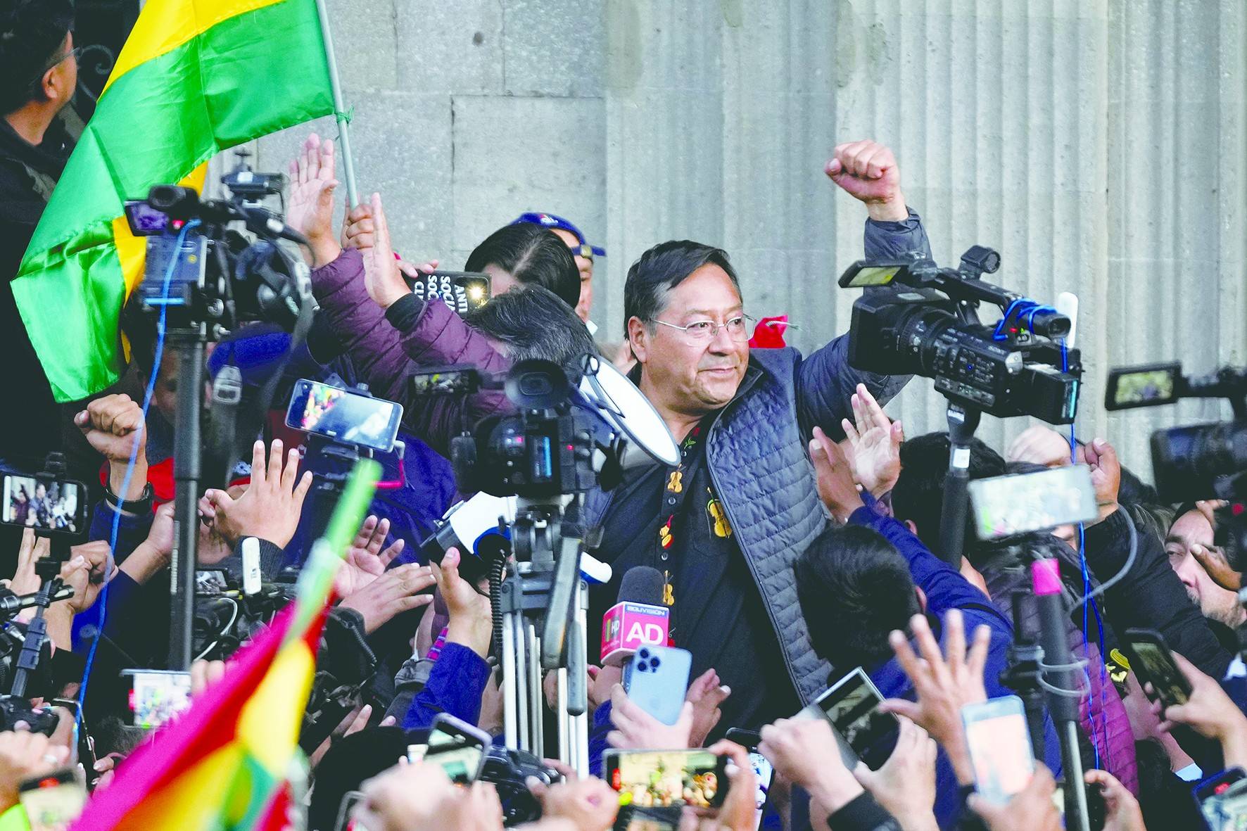 图为玻利维亚总统阿尔塞在政变平息后对媒体讲话.