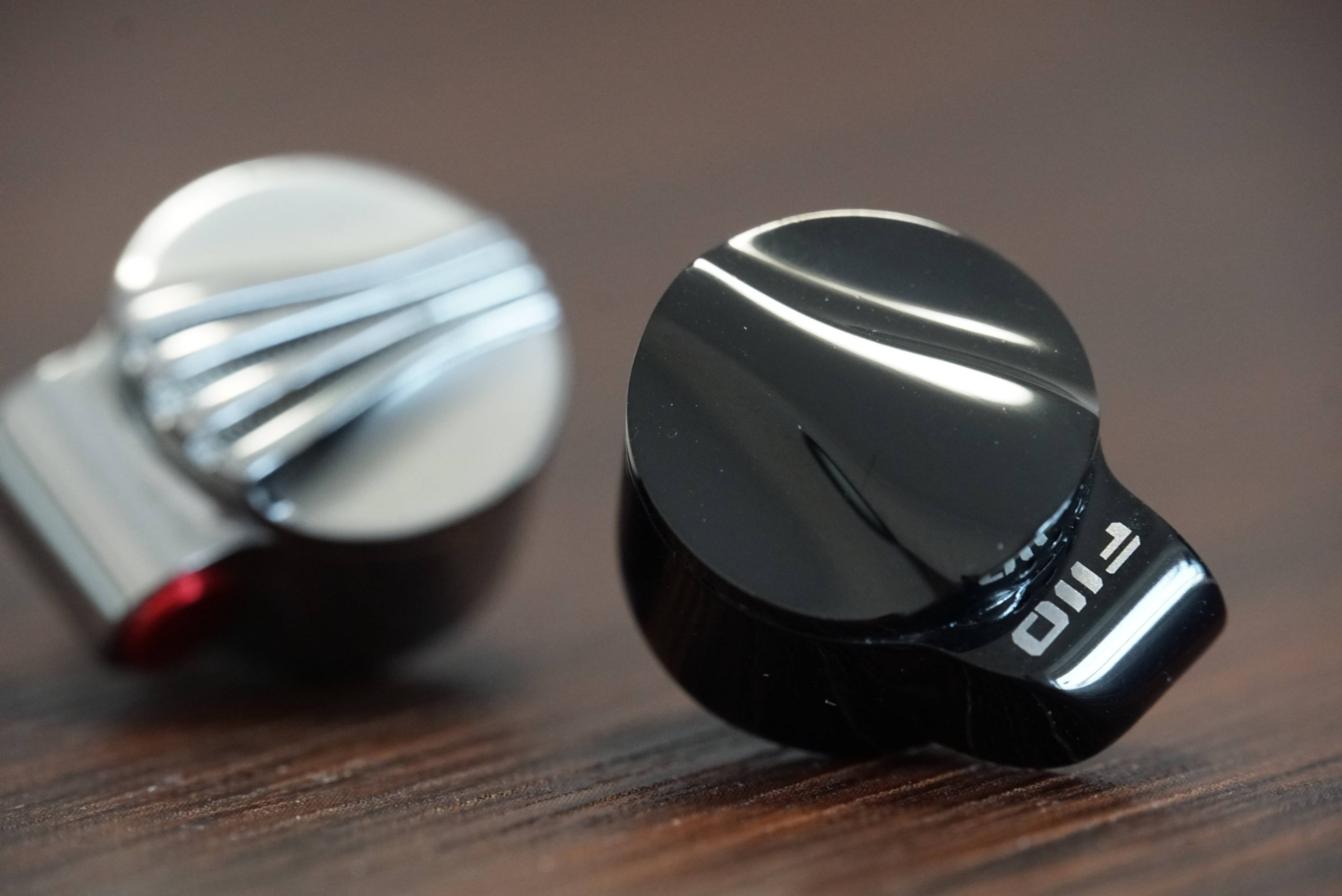 都别活:升级款比旧款便宜近1000!某999元耳机标配499元古河铜线