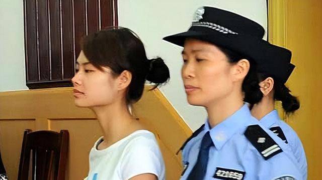 2009年,因不堪骚扰而犯罪的宾馆女服务员邓玉娇,如今已结婚生子