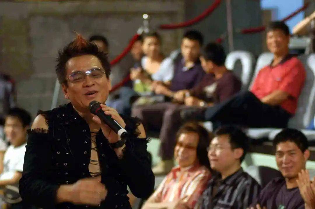 原来他已逝世十年,靠一首歌一夜爆红,临终给儿子留下八字箴言