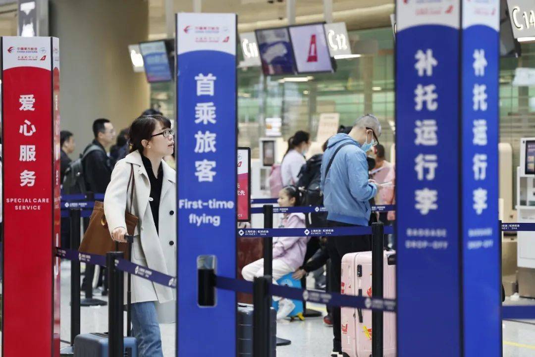   引起 大量外地游客来北京旅游，持旅游签证却不去任何景点，这是为什么？ 