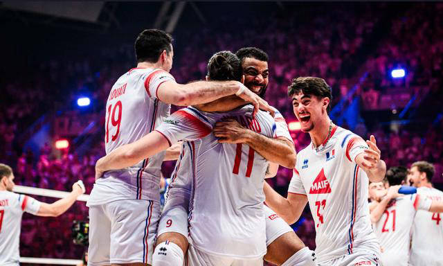 日本女排曾蝉联过1962年,1967年,1974年世锦赛冠军,以及1977年世界杯