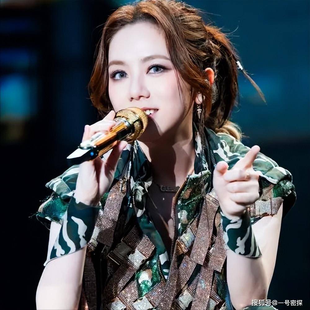 结语邓紫棋的经历让无数粉丝感到心疼