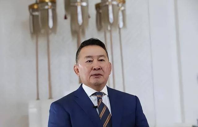现实版贫民窟的百万富翁,看蒙古国"肌肉"总统——巴特图勒嘎