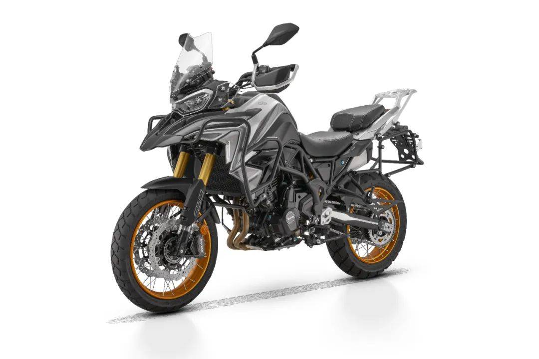 如今国内24款trk702重新定价不降配,打造大排adv车型的极致性价比,竞