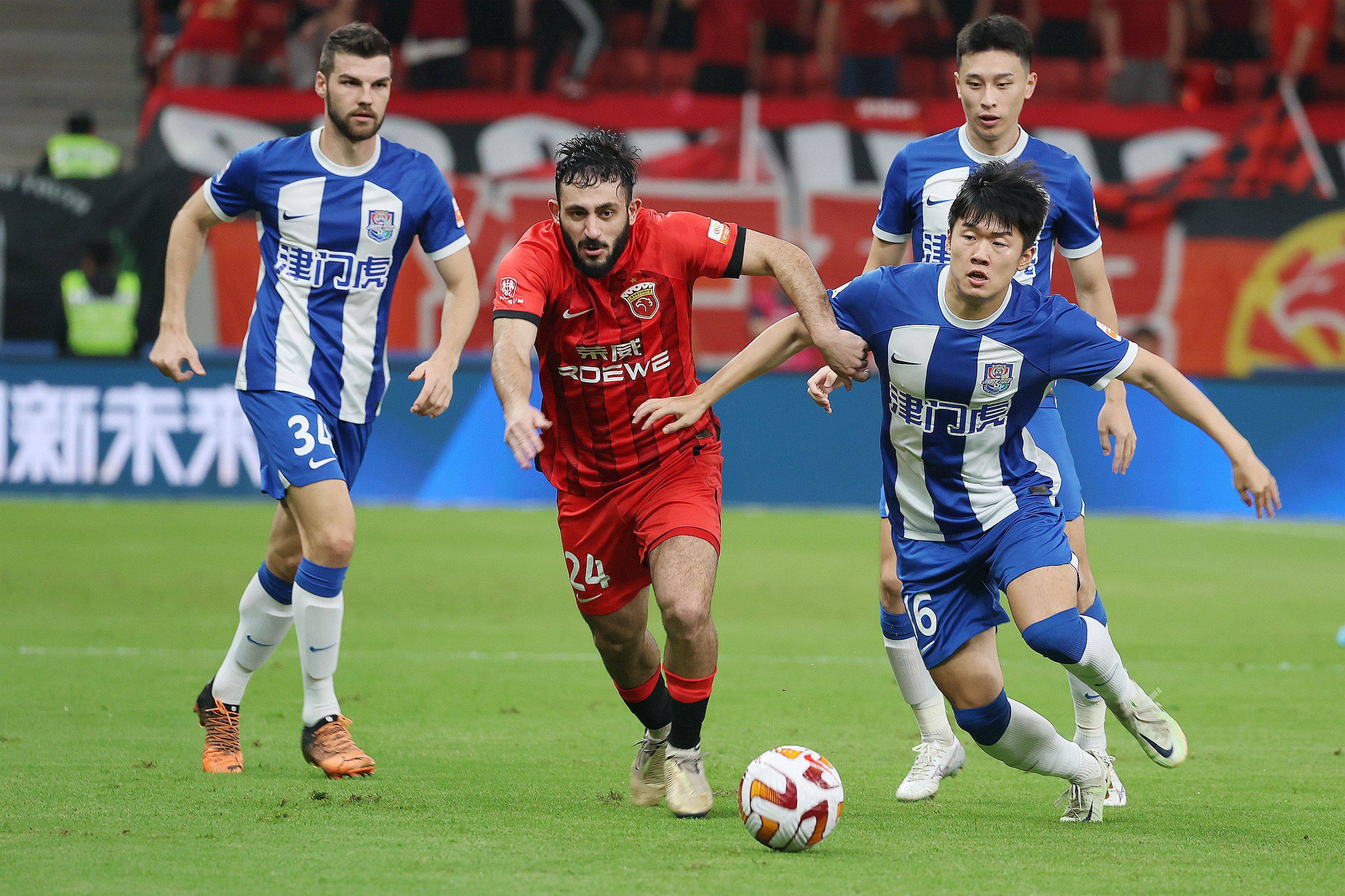 前国足主帅里皮亲手发掘,王燊超抓住机会,让人眼前一亮_穆斯卡特_上港