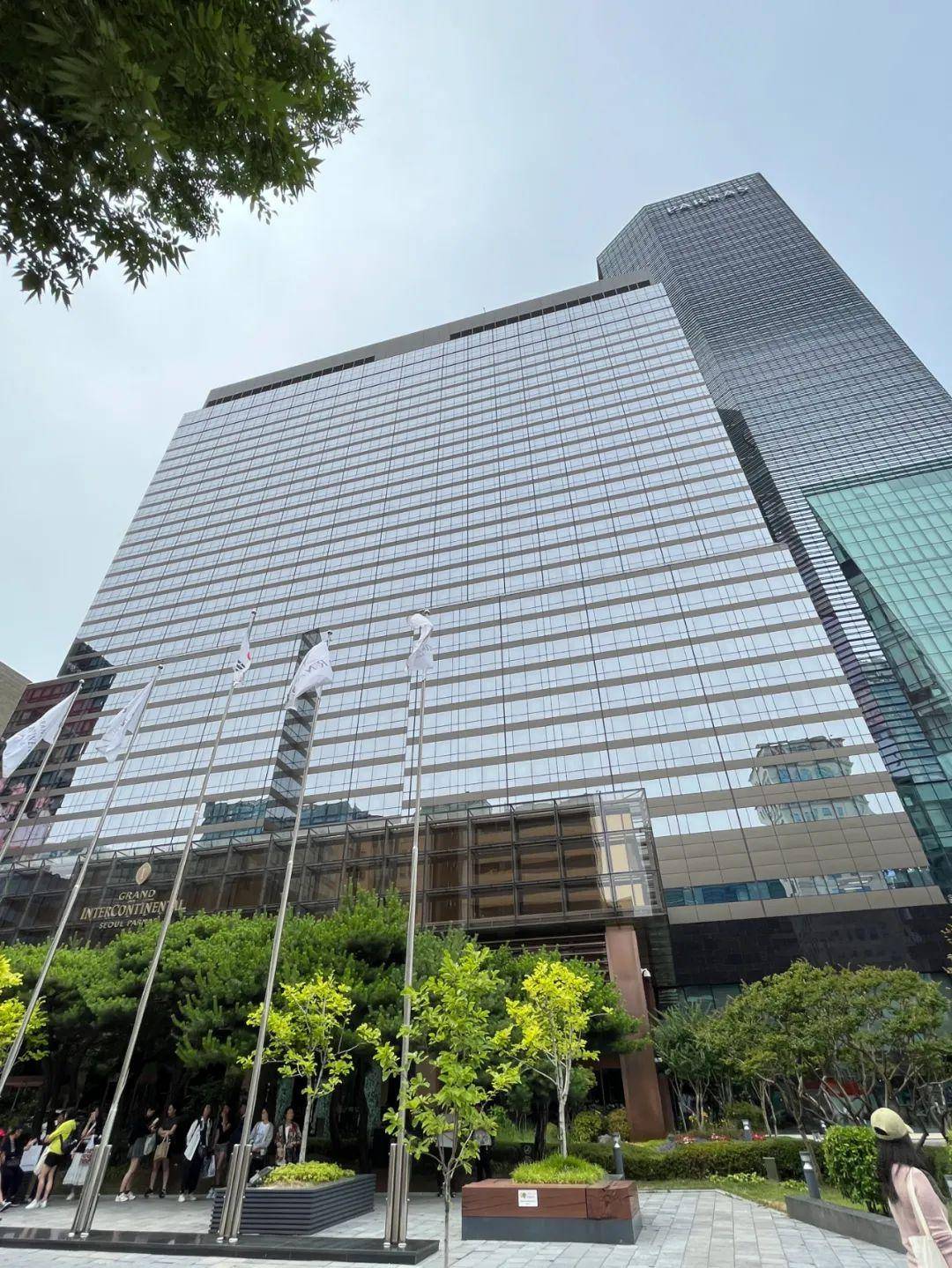 雅兰纺织集团韩玲董事长率团参加韩国全球酒店投资人峰会