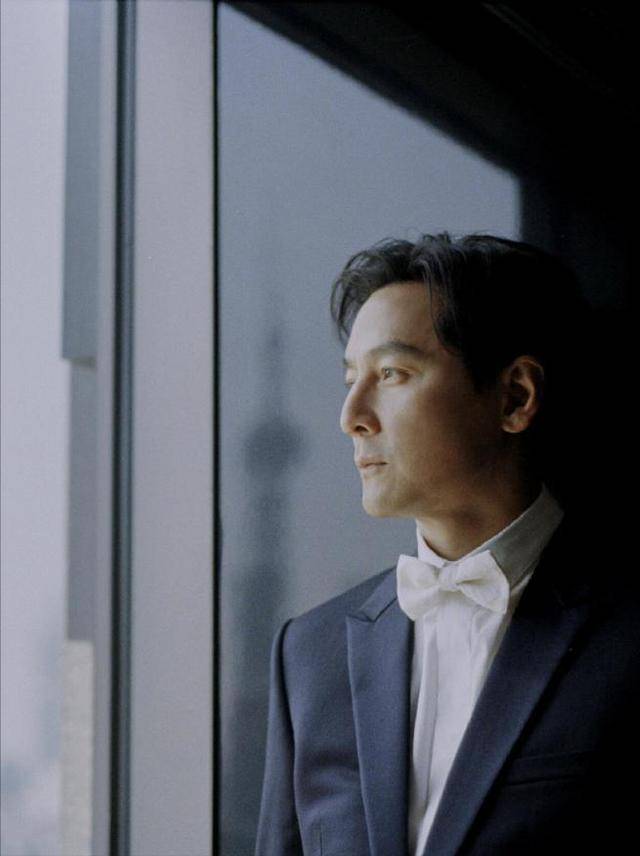 50岁吴彦祖久违出席活动,没化妆也迷倒一片!果然男神还是老的帅