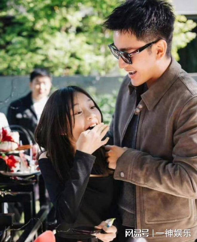 贾乃亮被网友造谣抹黑，女儿甜馨出言维护贾乃亮！-贾乃亮新对象