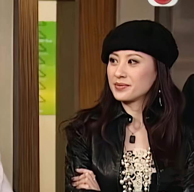 出道后的江欣燕随即参演了很多tvb的经典电视剧:《同事三分亲》《女人