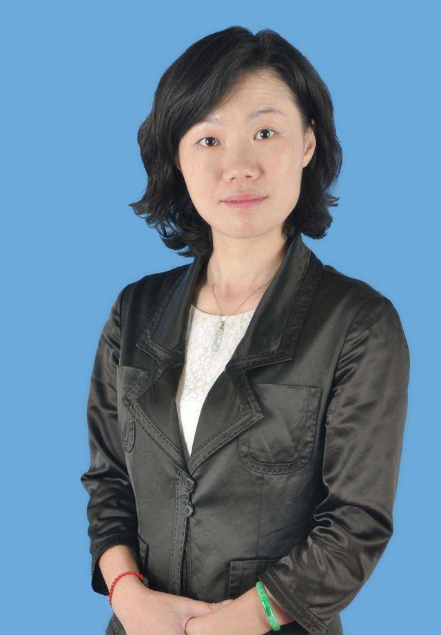 万科金牌女秘书朱旭:年薪849万,47岁像少女,却一直单身未婚