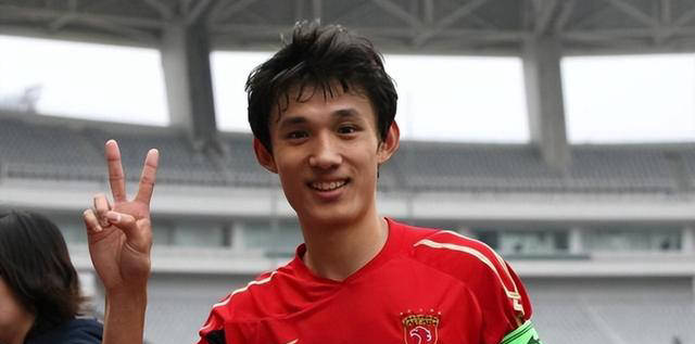 王燊超抓住机会!展现出色表现,前国足主帅里皮力荐_上港_比赛_位置