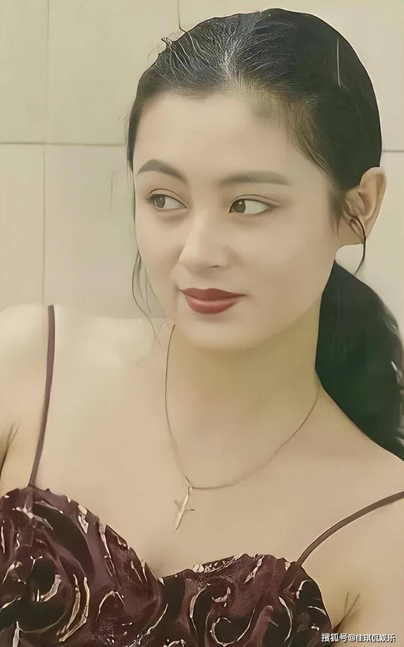 看到55岁陈红老去的模样,才终于知道,大陆第一美女果然名不虚传