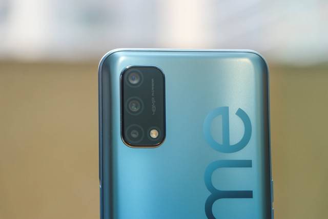 旗舰中端机的搅局背后：昙花一现还是市场新宠？