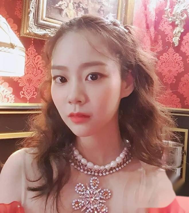 岁韩胜妍,写真曝光,女神范儿十足!