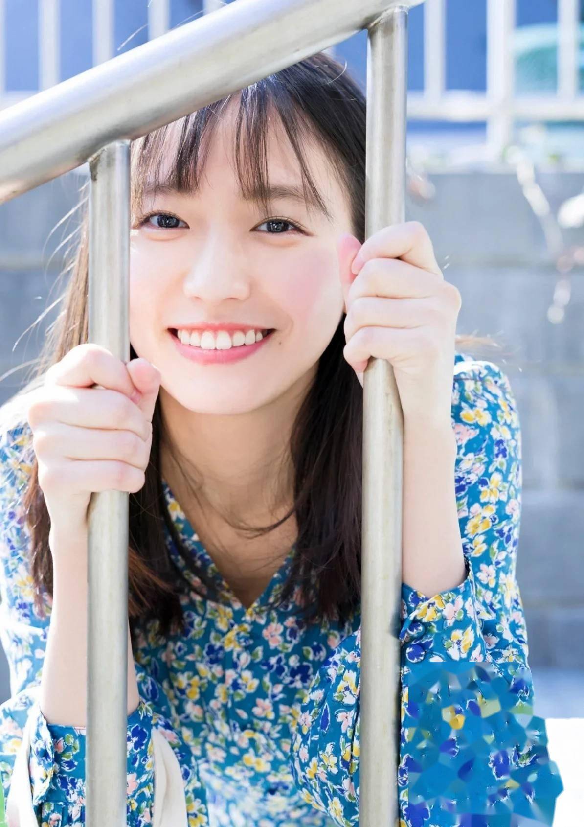岁志田音音少女风情写真,美貌与才华双双炸裂!