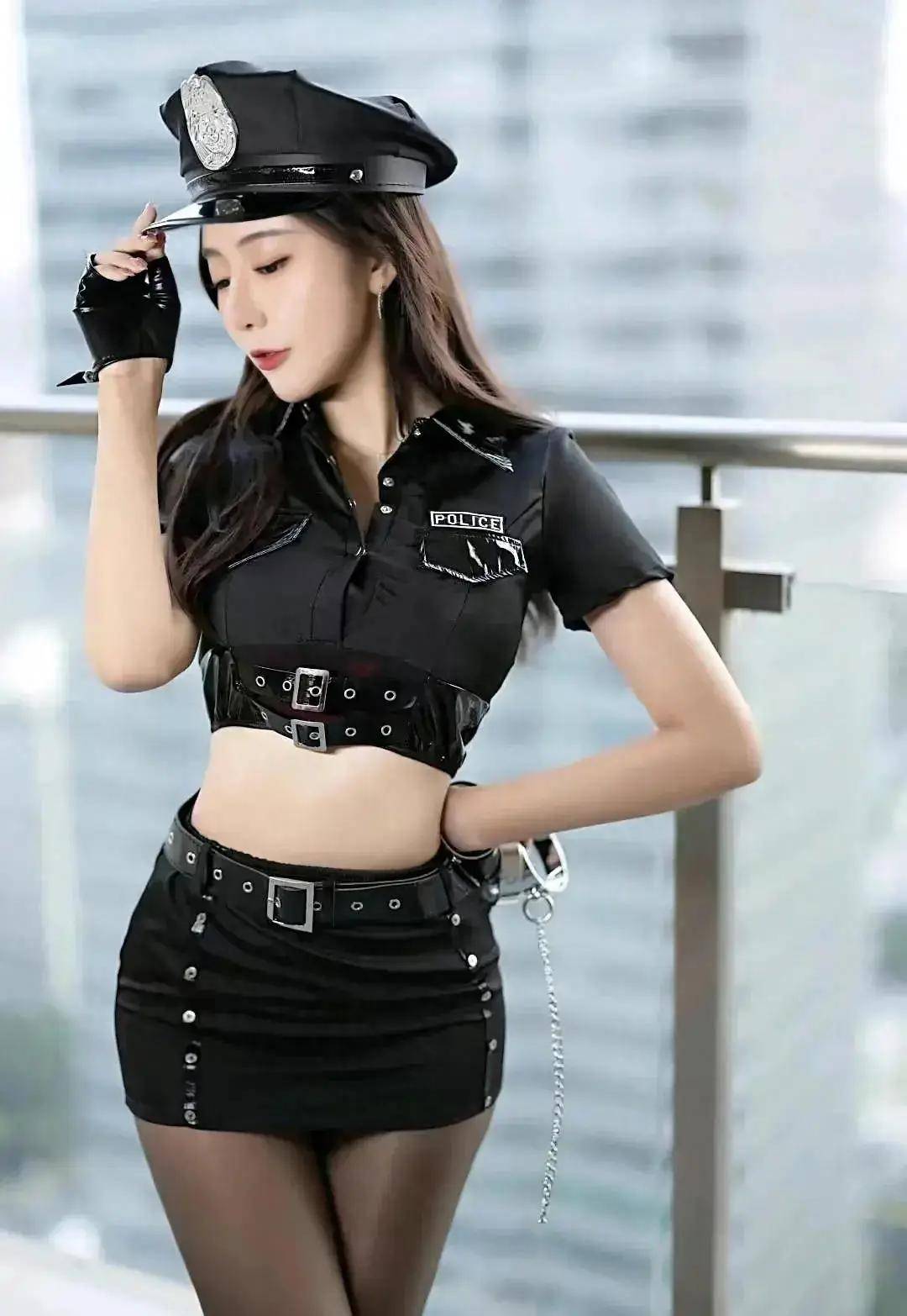王馨瑶黑丝超短裙写真,御姐风女神美貌与才华的完美结合!