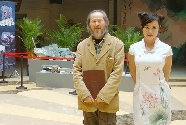 回顾:画家把女儿当人体模特,6年不让恋爱,女儿:愿为艺术献身